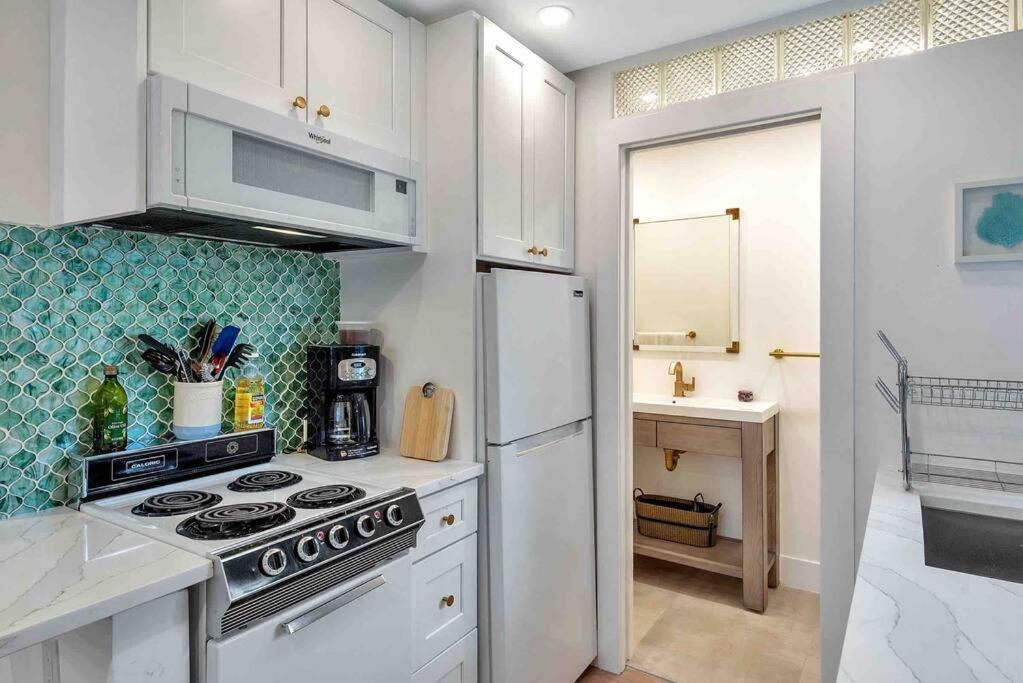 Charming Studio W Pool One Mile To Beach Pets Welcome Lake Worth Beach Zewnętrze zdjęcie