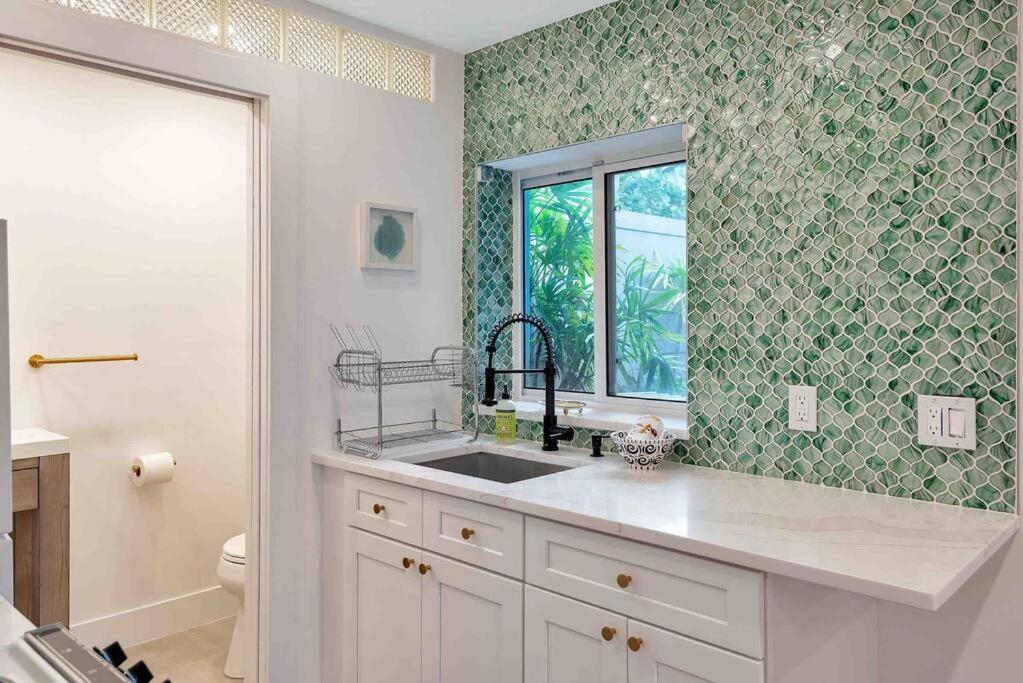 Charming Studio W Pool One Mile To Beach Pets Welcome Lake Worth Beach Zewnętrze zdjęcie