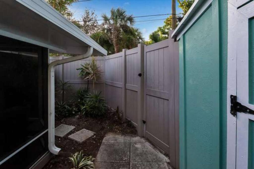 Charming Studio W Pool One Mile To Beach Pets Welcome Lake Worth Beach Zewnętrze zdjęcie